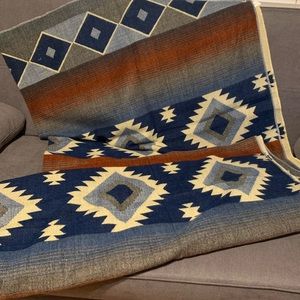 Alpaca wool blended blanket